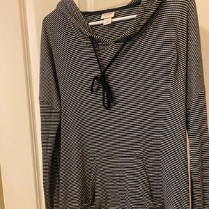 Black and white sweatshirt